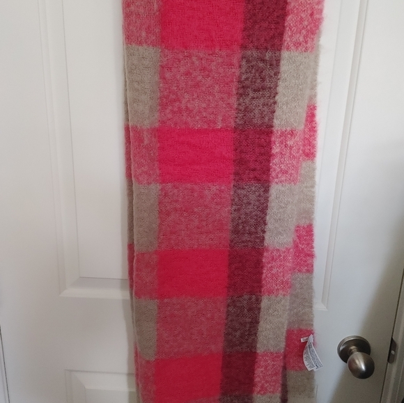 American Eagle Bright Pink Plaid Wool Mohair Blend Large Scarf - Picture 5 of 6